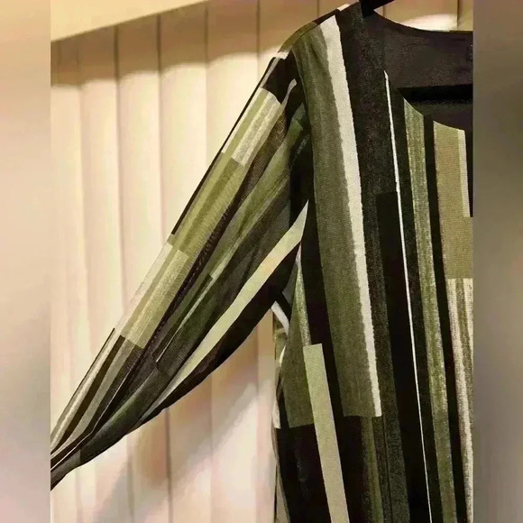 NWOT Alfani Printed Mesh Tunic, brand new never worn. Army green mixed color - Picture 14 of 15